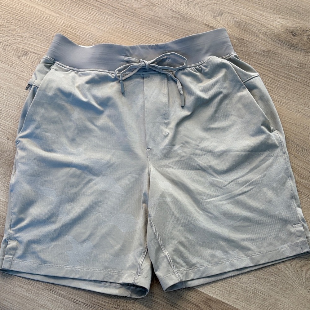 LULULEMON T.H.E. Short 7" Mesh Linerless men’s size small silver gray workout